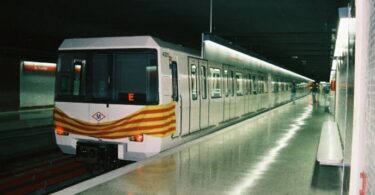 tren de la serie 4000 se despide de la línea 1 del metro de Barcelona 3