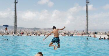 El Ayuntamiento de Barcelona, ​​Fluidra e INDESCAT se unen para mejorar la sostenibilidad y la eficiencia de las piscinas