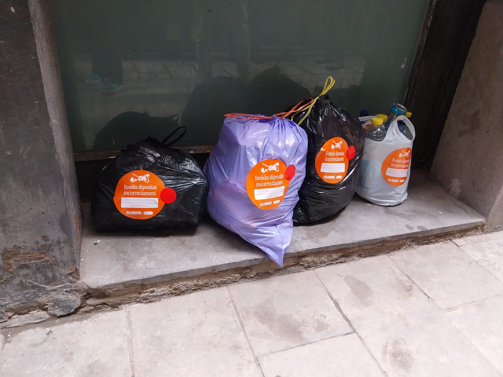 campaña contra el incivismo y el abandono de basura en las calles