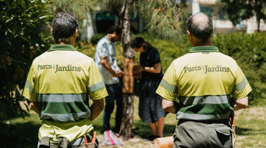 Se instalan un centenar de nidos para abejas silvestres en 25 parques de la ciudad