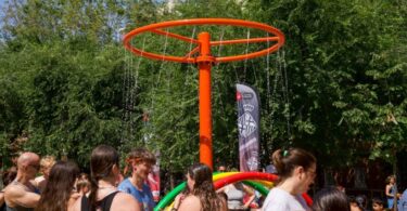 nuevo espacio de juegos infantiles y de agua de la plaza del Maresme