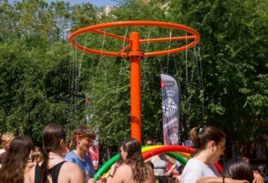 nuevo espacio de juegos infantiles y de agua de la plaza del Maresme