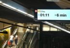 Todas las estaciones de metro de Barcelona tienen ya las nuevas pantallas digitales