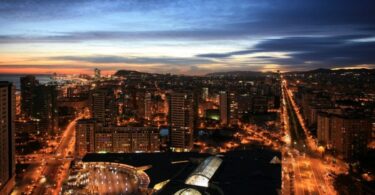 Barcelona amplía y refuerza los itinerarios seguros y el servicio de mediación nocturna