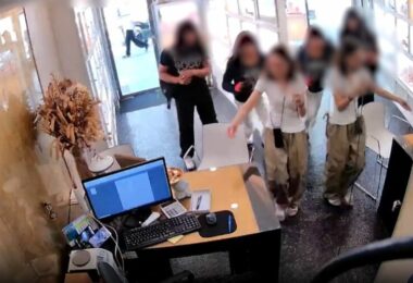 Detenidos in fraganti dos ladrones disfrazados de mujer en un robo con intimidación
