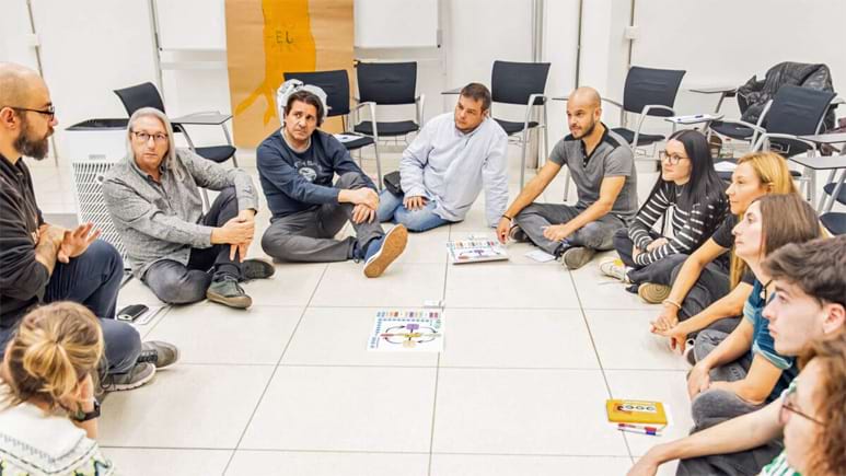 más de 187.000 personas a través del programa Escolta Jove