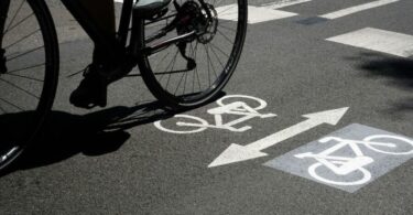 Adjudicación de la conexión ciclista entre Esplugues y Barcelona por la avenida Diagonal