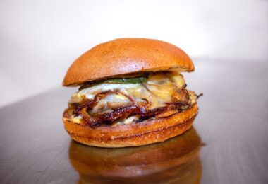 la primera Ramen cheeseburguer