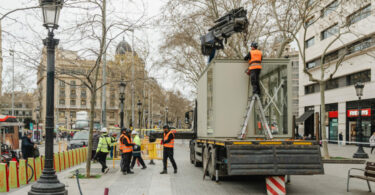 nuevas paradas de floristas de la Rambla en la plaza de Catalunya