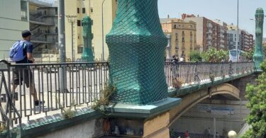 Barcelona rehabilitará el Puente de Marina