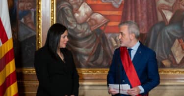 Sara Belbeida toma posesión como concejala del Ayuntamiento de Barcelona