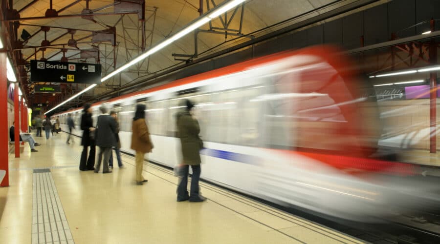El pasillo de conexión entre las líneas 1 y 3 en la estación Catalunya permanecerá cerrado por obras del 6 de julio al 6 de septiembre