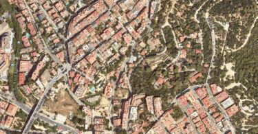 compra de dos fincas en Vallcarca para construir otras 35 viviendas públicas